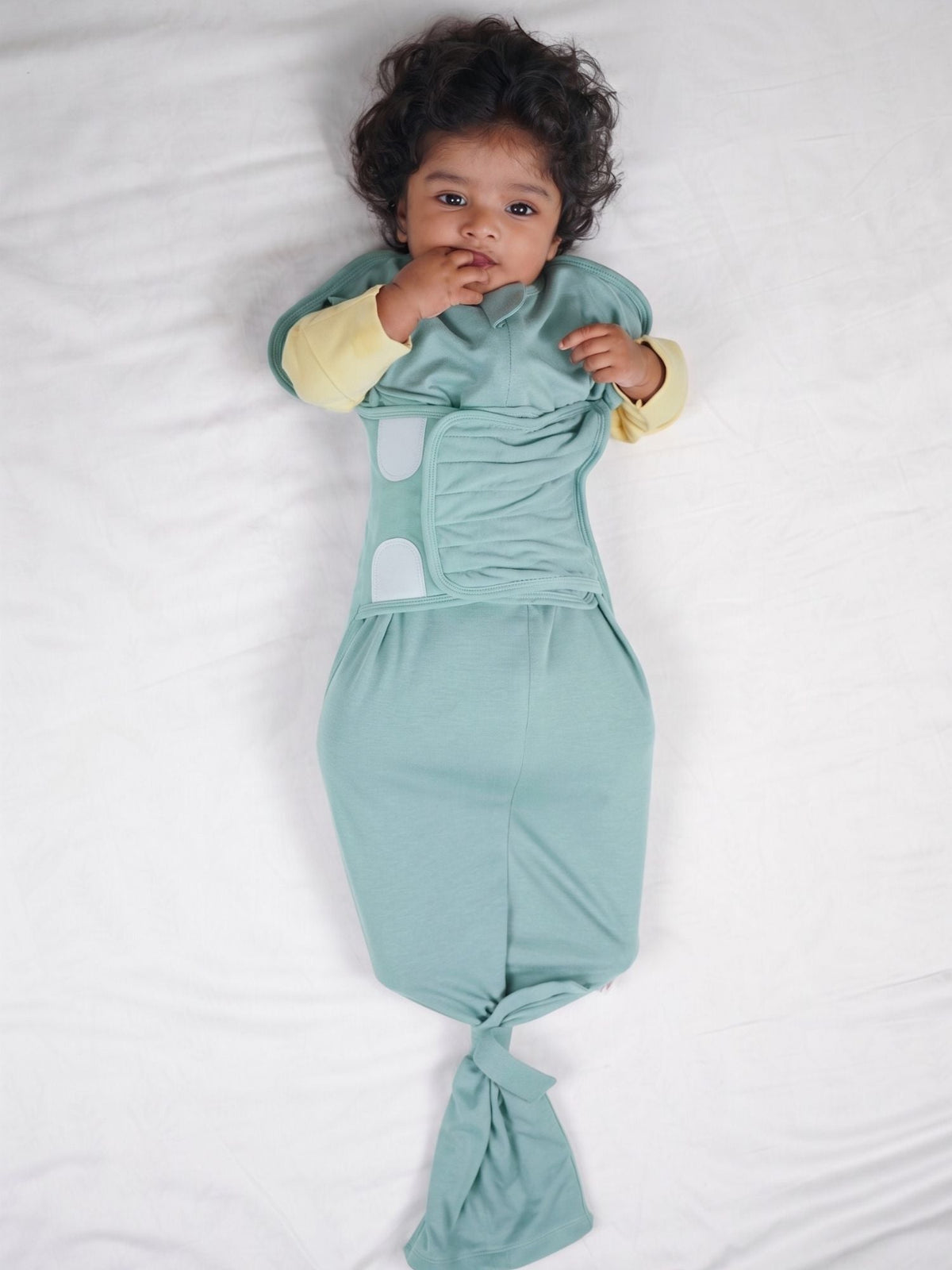 bamboo SNUGZIE™ 3 arms position swaddle pod - cloud blue