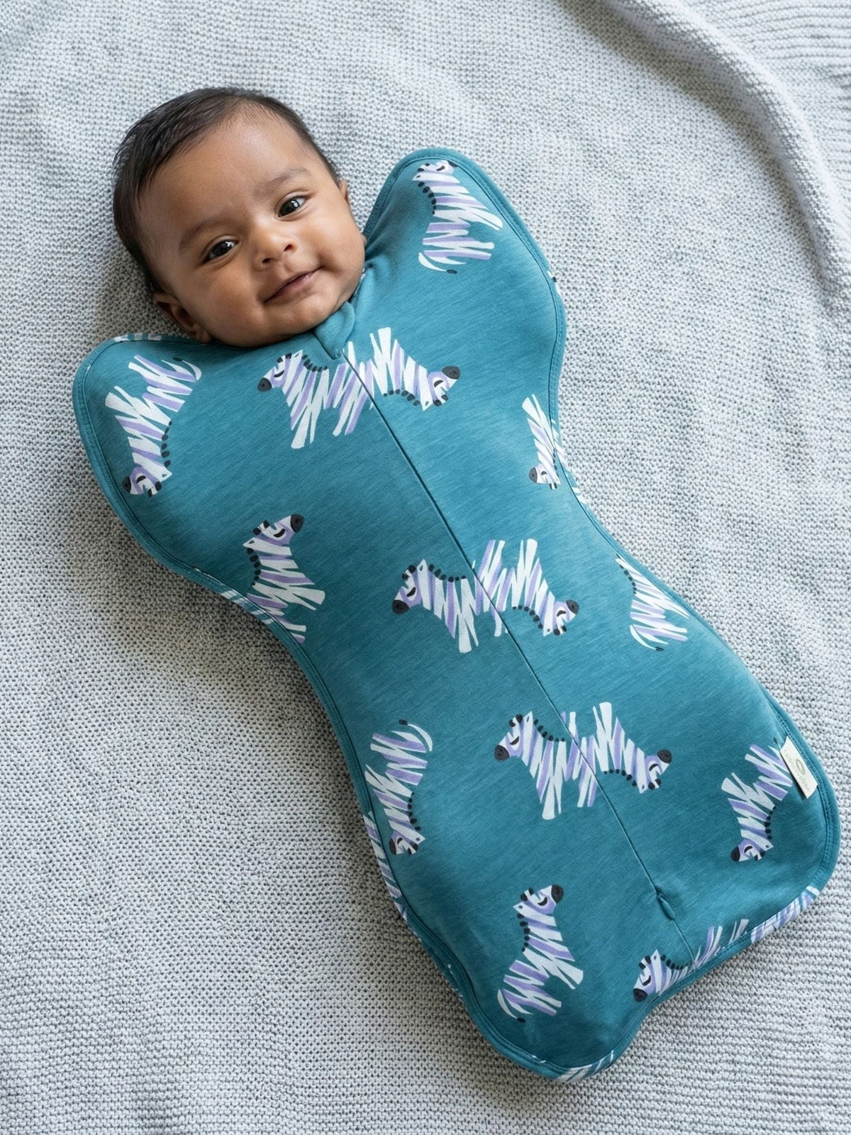 bamboo UPZIE™ swaddle pod - zig zag zebra